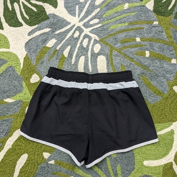 Athleta Hana Running Gray Floral Print Lightweight Shorts Size XS - Picture 4 of 4